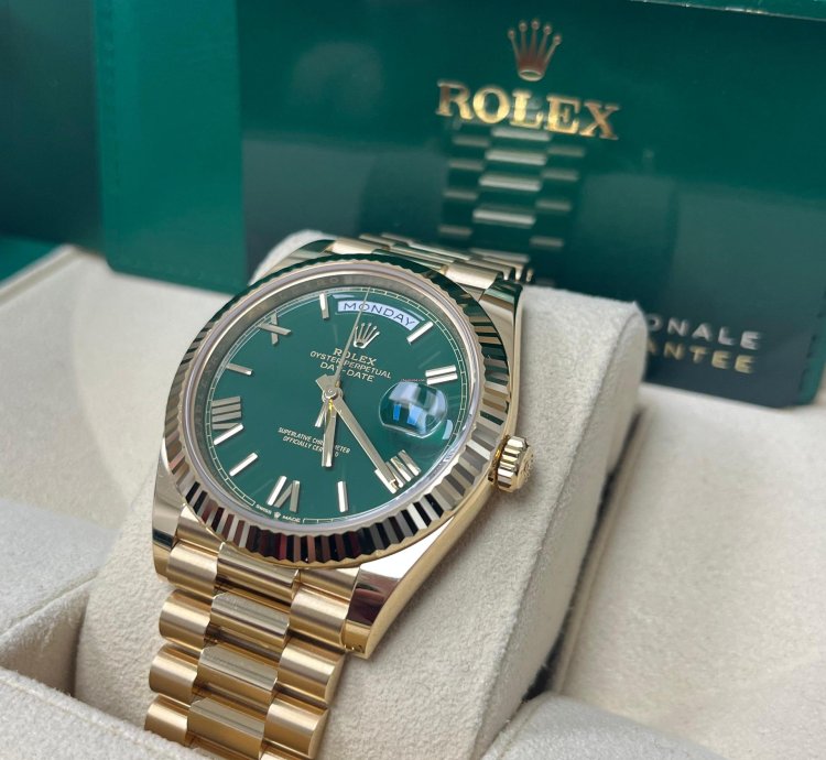 Rolex Day-date 40 Yellow Gold Day-date 40mm Green Roman Dial 228238