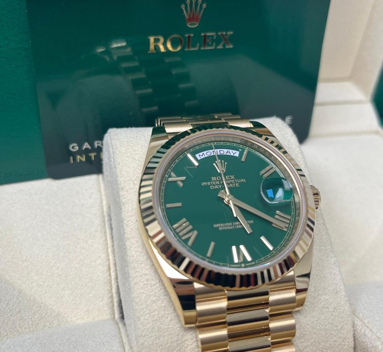 Rolex Day-date 40 Yellow Gold Day-date 40mm Green Roman Dial 228238
