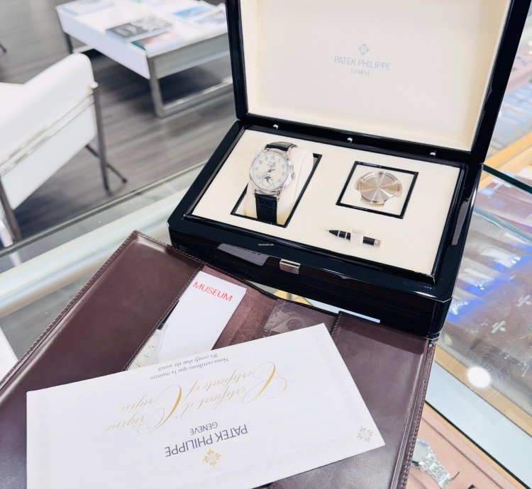 Patek Philippe Perpetual Calendar 5320g-001 Grand Complications White Gold Lacquered Dial