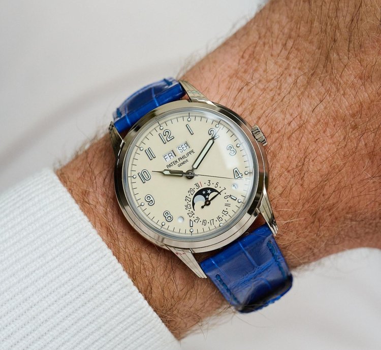 Patek Philippe Perpetual Calendar 5320g-001 White Gold