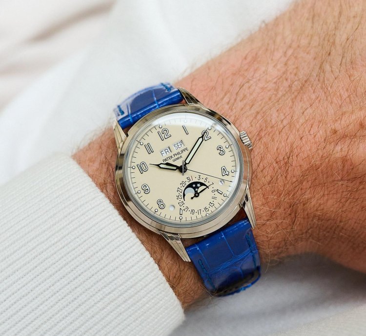 Patek Philippe Perpetual Calendar 5320g-001 White Gold