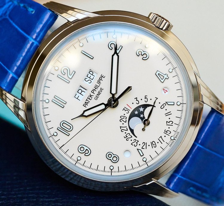 Patek Philippe Perpetual Calendar 5320g-001 White Gold