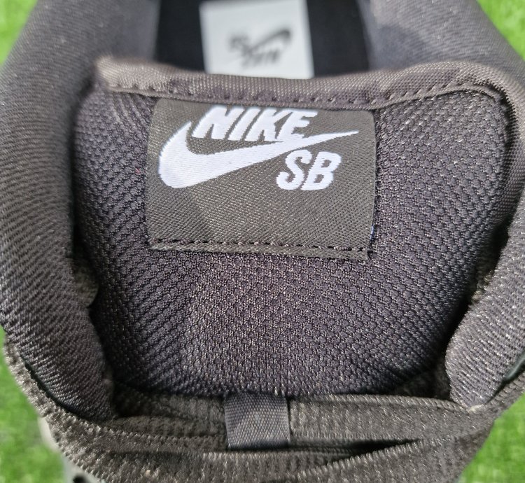 Nike Sb Dunk Low Black Gum Uk 10 Us 11