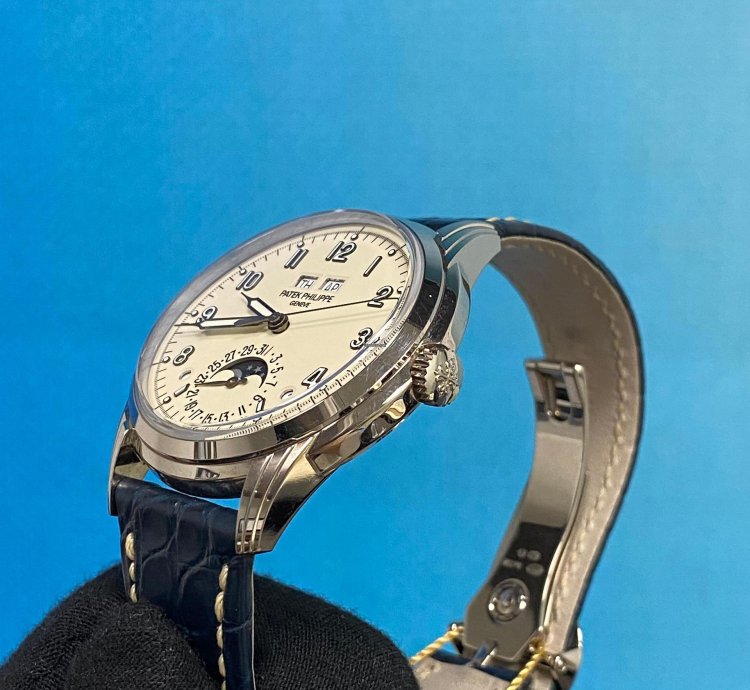 Patek Philippe Perpetual Calendar 5320g-001 White Gold Perpetual Calendar