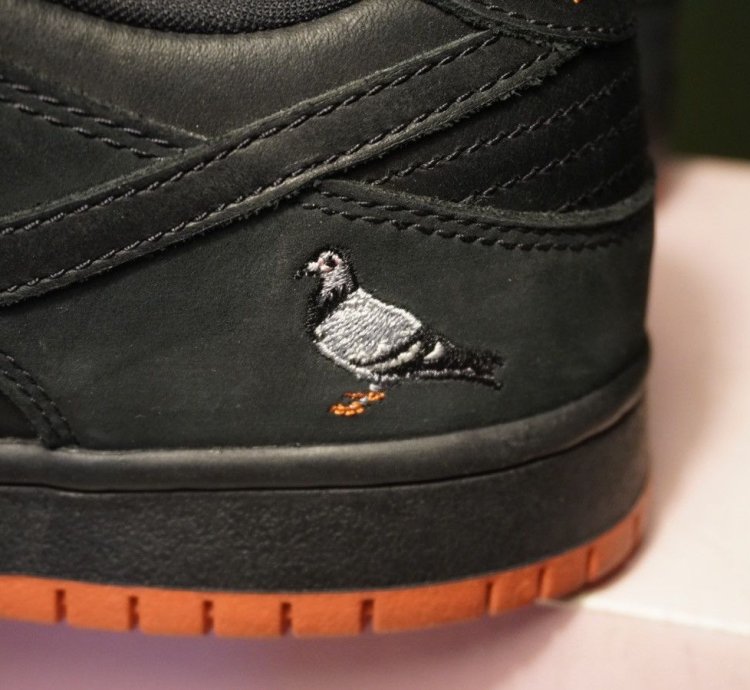 Nike Sb Dunk Low Black Pigeon - Size 9