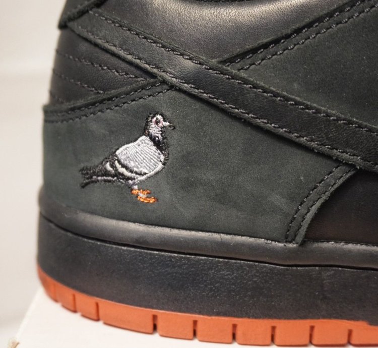 Nike Sb Dunk Low Black Pigeon - Size 9