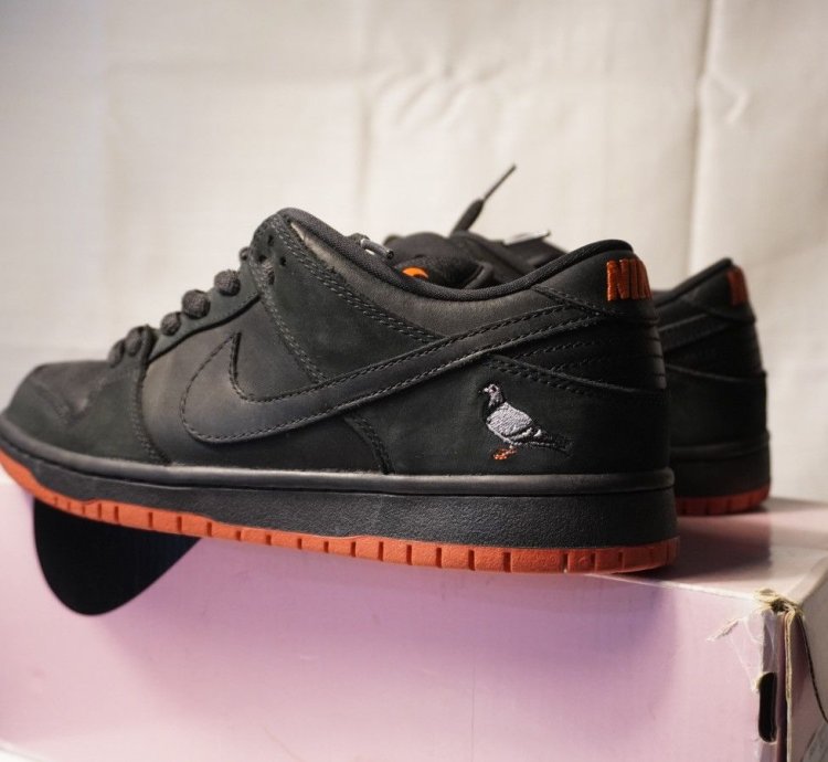 Nike Sb Dunk Low Black Pigeon - Size 9