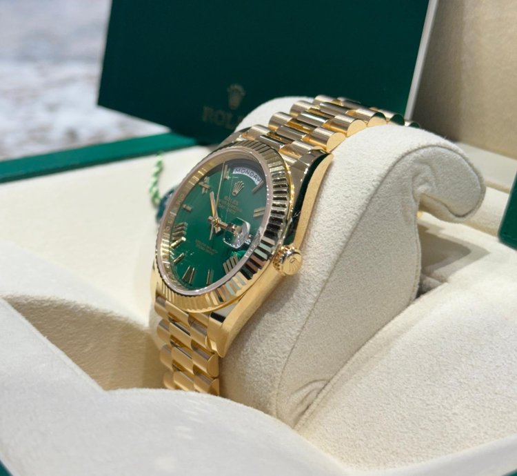 Rolex Day-date 40 Yellow Gold Green Roman Dial