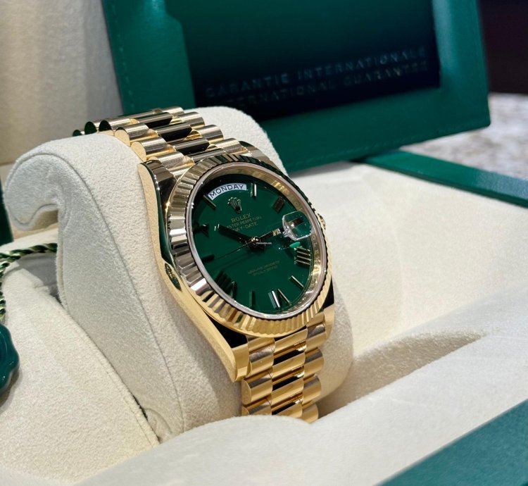 Rolex Day-date 40 Yellow Gold Green Roman Dial