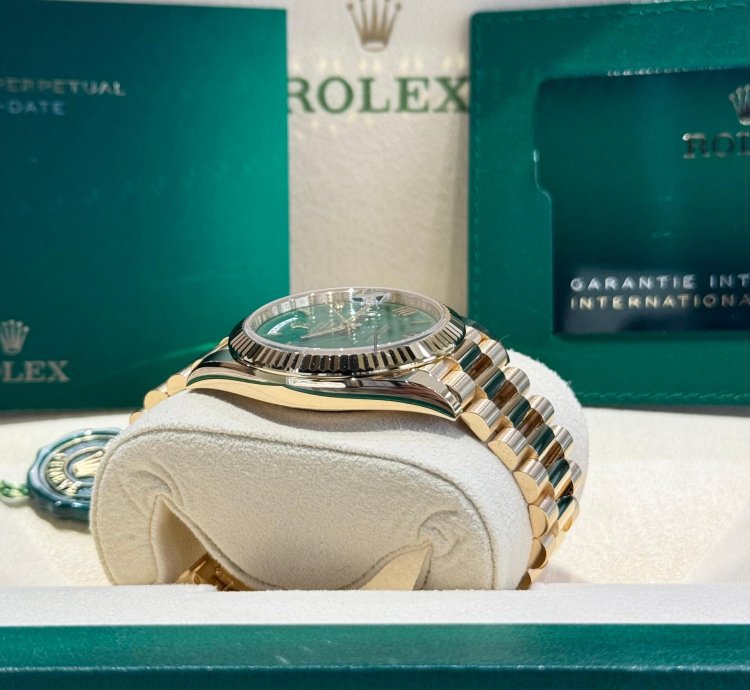 Rolex Day-date 40 Yellow Gold Green Roman Dial