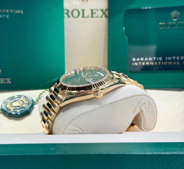 Rolex Day-date 40 Yellow Gold Green Roman Dial