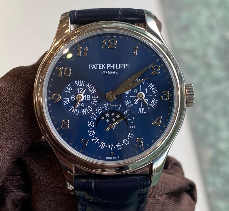 Patek Philippe Perpetual Calendar 5327g-001