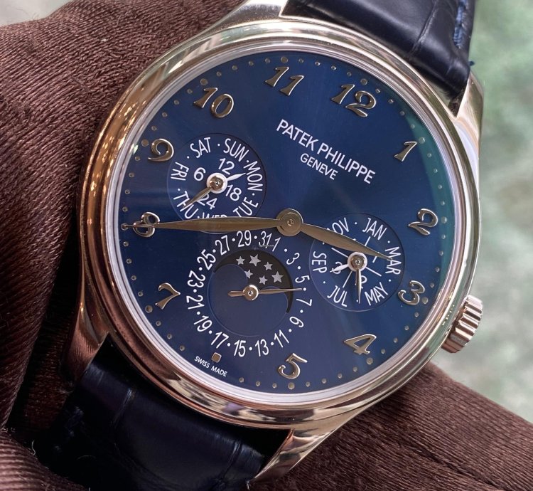 Patek Philippe Perpetual Calendar 5327g-001