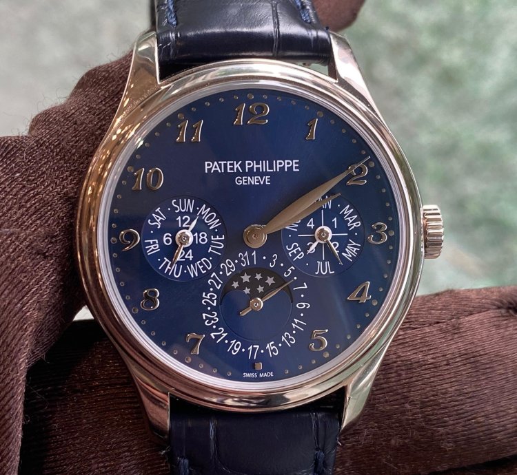 Patek Philippe Perpetual Calendar 5327g-001