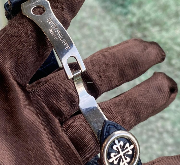 Patek Philippe Perpetual Calendar 5327g-001