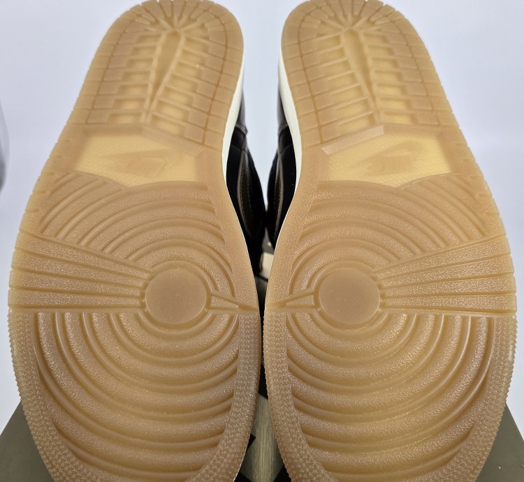 2024 Air Jordan 1 Retro High Og Black Gold