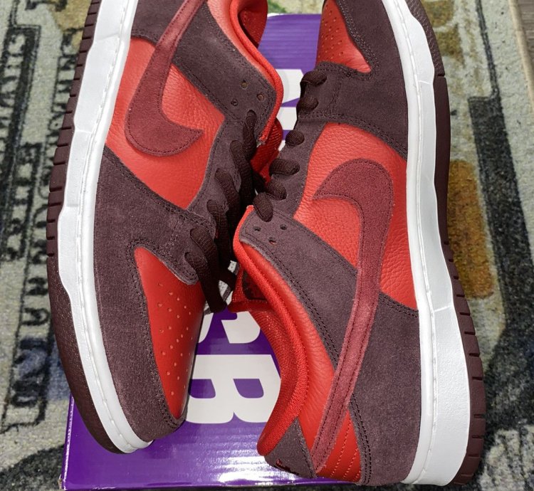 Nike Sb Dunk Low Cherry