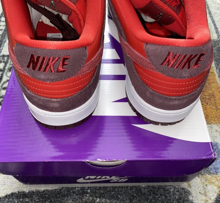 Nike Sb Dunk Low Cherry