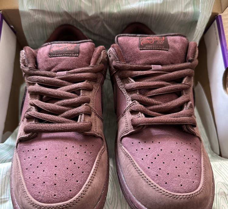 Nike Sb Dunk Low City Of Love Burgundy Crush
