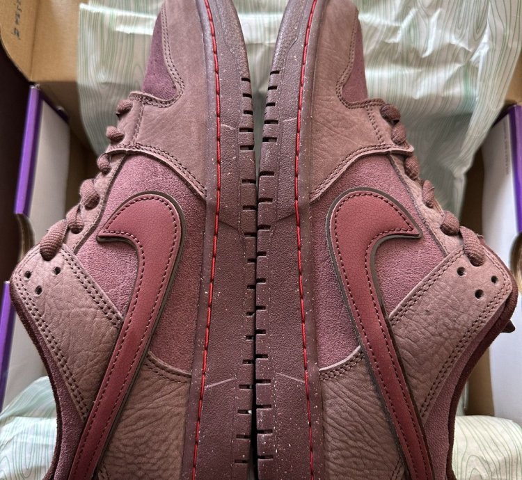 Nike Sb Dunk Low City Of Love Burgundy Crush