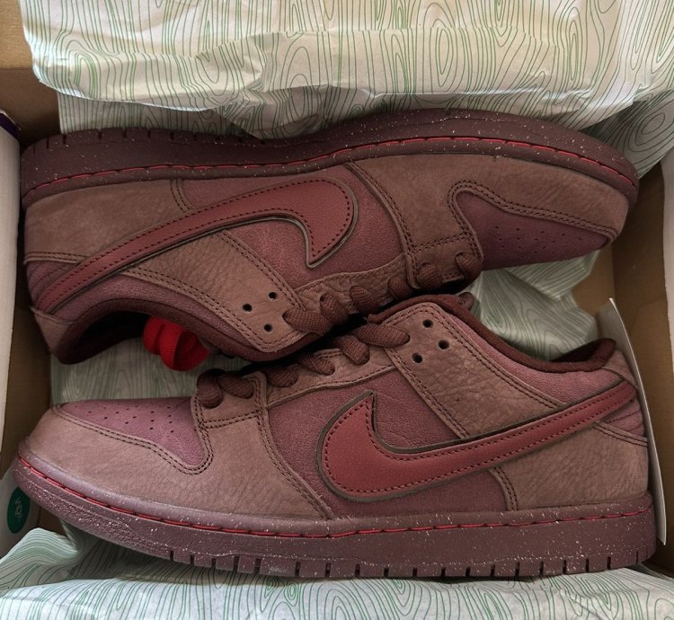 Nike Sb Dunk Low City Of Love Burgundy Crush