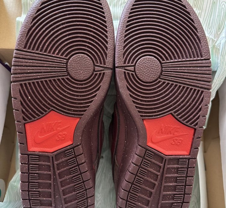 Nike Sb Dunk Low City Of Love Burgundy Crush
