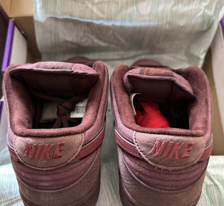 Nike Sb Dunk Low City Of Love Burgundy Crush