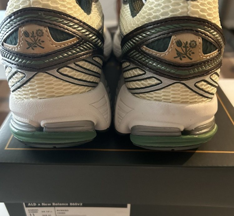 Aime Leon Dore New Balance 860 V2 Size 11 Green