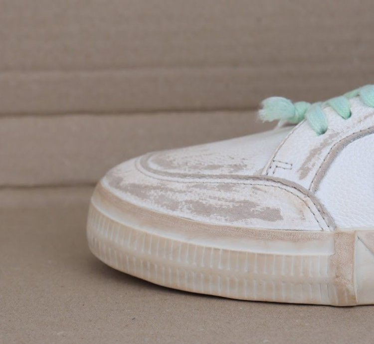 3 Low Vulcanized Distressed Sneakers In White Navy Blue