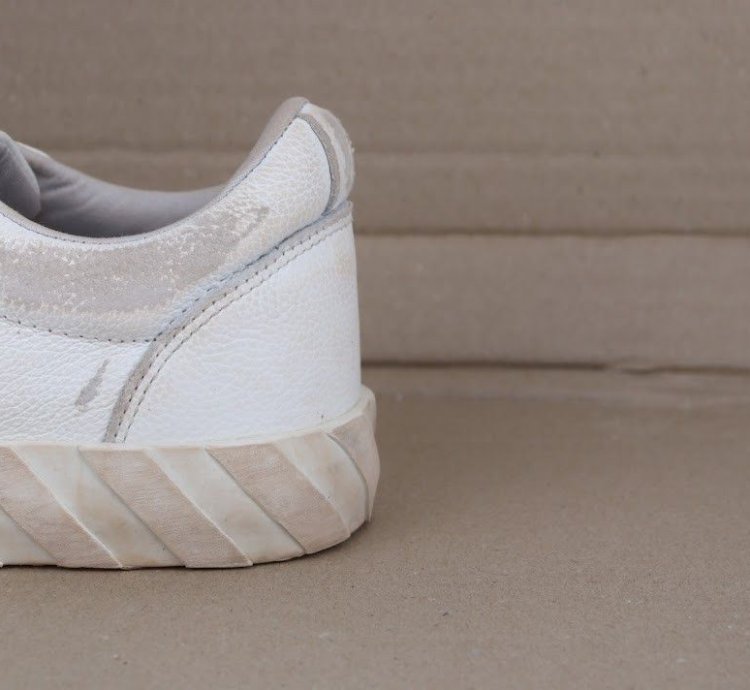 3 Low Vulcanized Distressed Sneakers In White Navy Blue