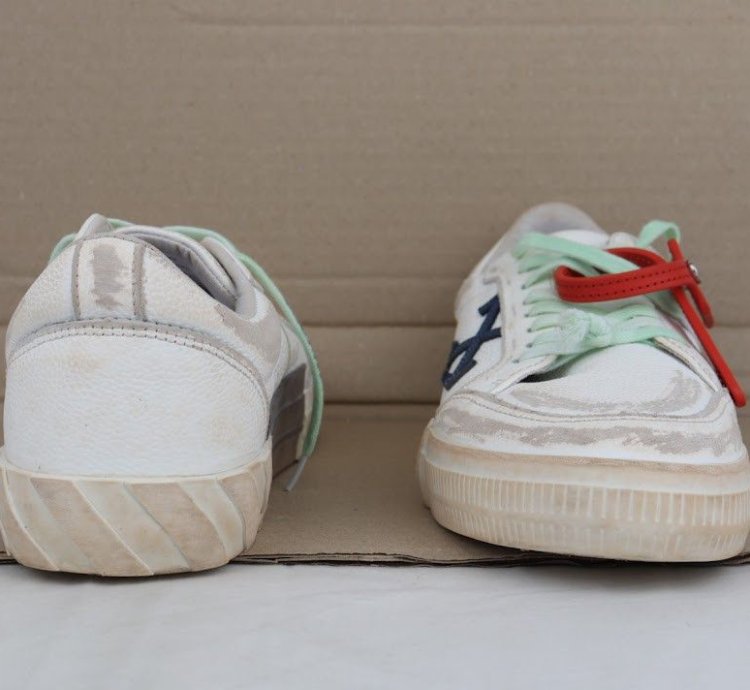 3 Low Vulcanized Distressed Sneakers In White Navy Blue