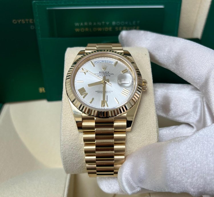 Rolex Day-date 40 Yellow Gold Silver Roman Dial Fluted Bezel 228238