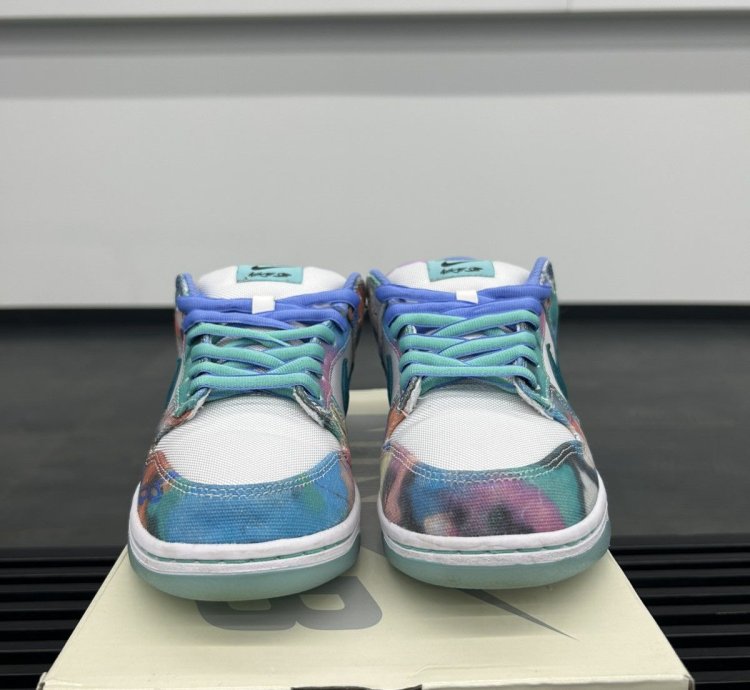 72088 Nike Sb Dunk Low Futura Laboratories Bleached Aqua