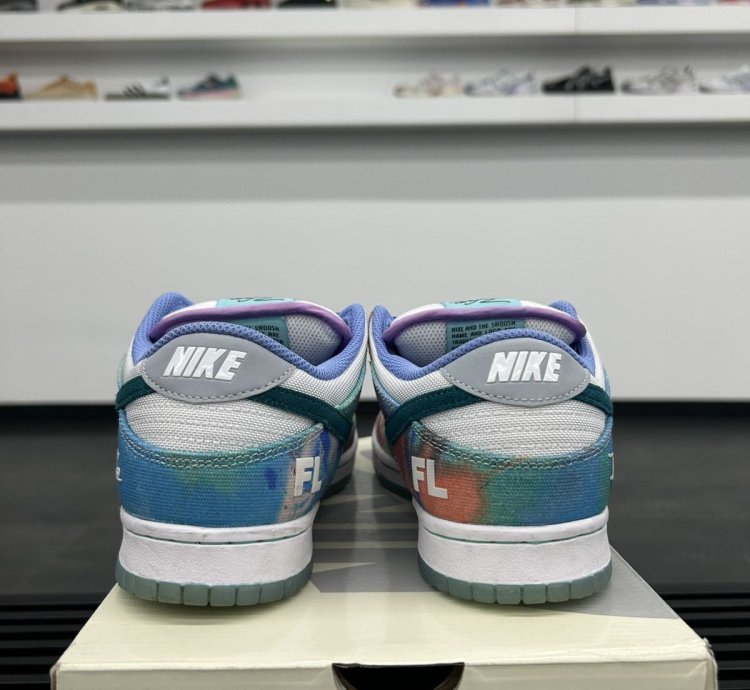 72088 Nike Sb Dunk Low Futura Laboratories Bleached Aqua