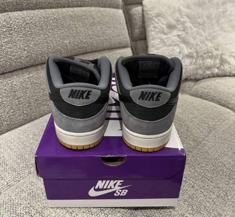 Nike Sb Dunk Low Dark Smoke Grey Brand New ds