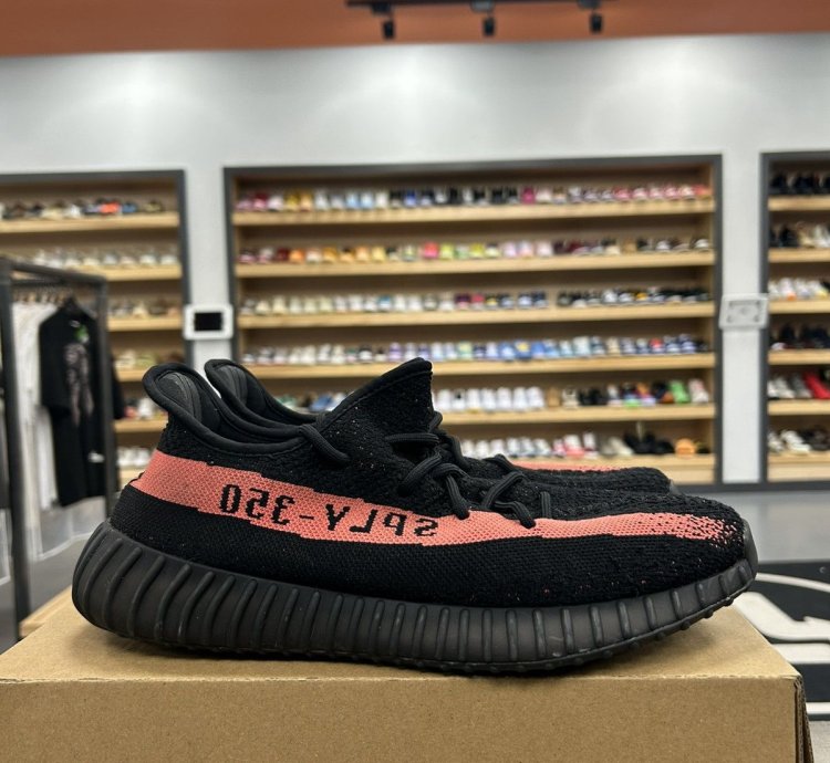 75572 Yeezy Boost 350 V2 Core Black Red