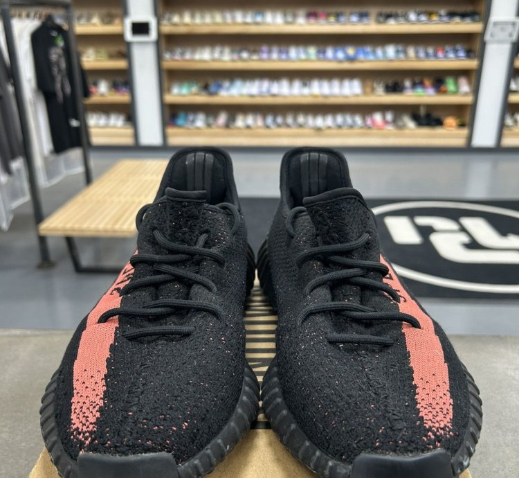 75572 Yeezy Boost 350 V2 Core Black Red