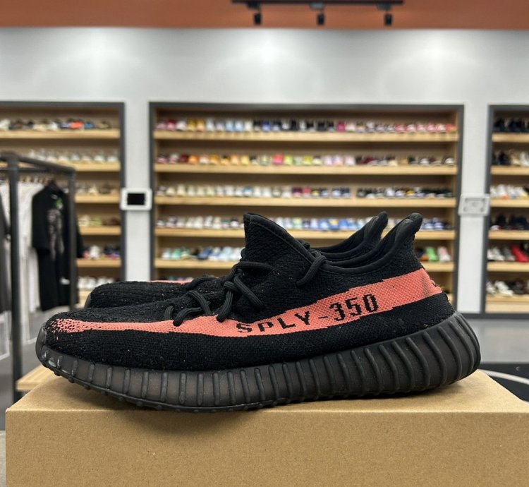 75572 Yeezy Boost 350 V2 Core Black Red