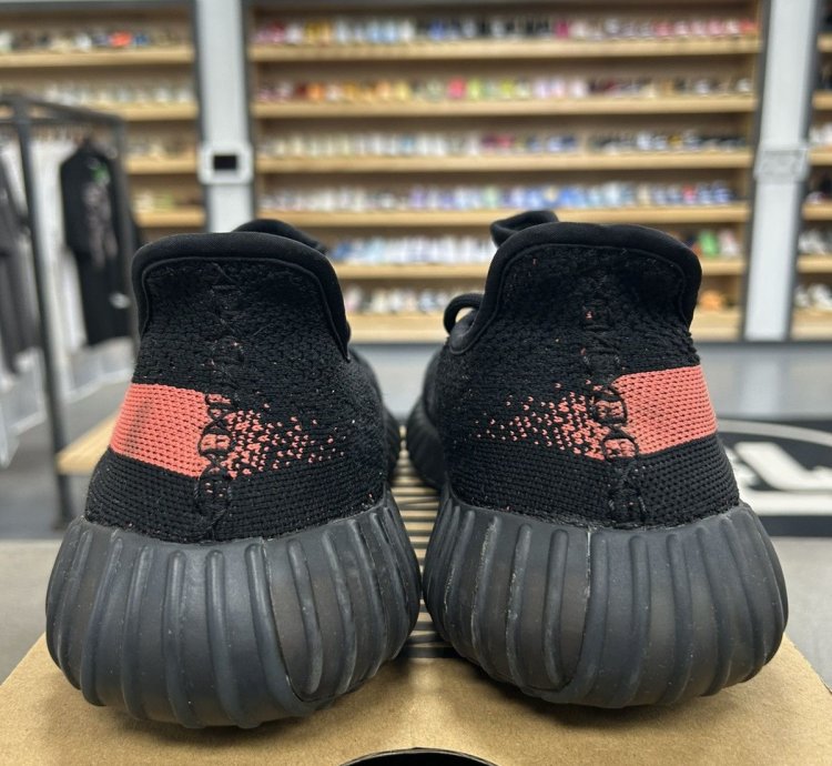 75572 Yeezy Boost 350 V2 Core Black Red