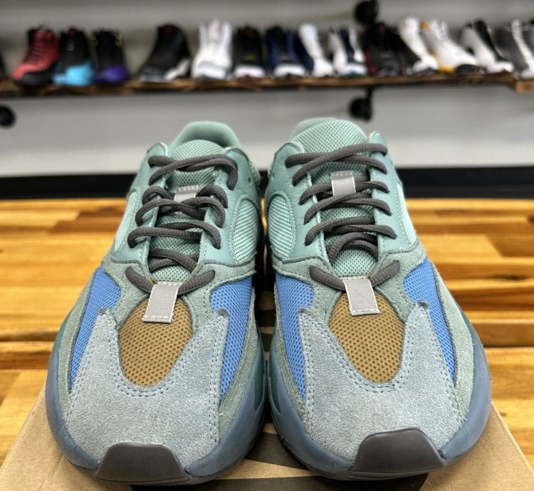 76005 Yeezy Boost 700 Faded Azure