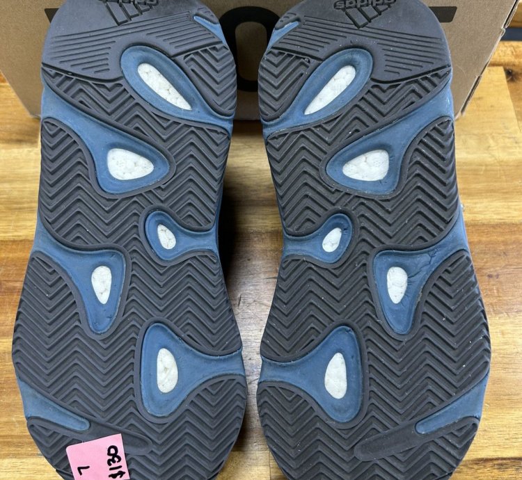 76005 Yeezy Boost 700 Faded Azure