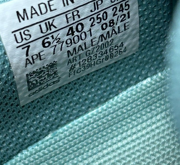 76005 Yeezy Boost 700 Faded Azure