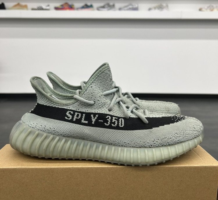 77104 Yeezy Boost 350 V2 Salt