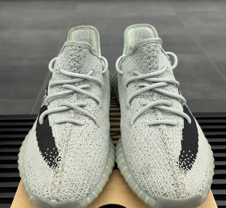 77104 Yeezy Boost 350 V2 Salt