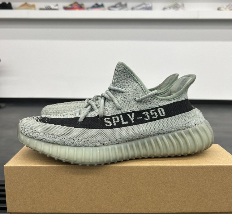 77104 Yeezy Boost 350 V2 Salt