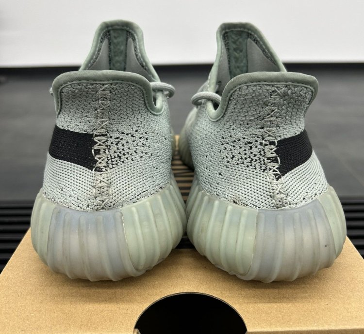77104 Yeezy Boost 350 V2 Salt
