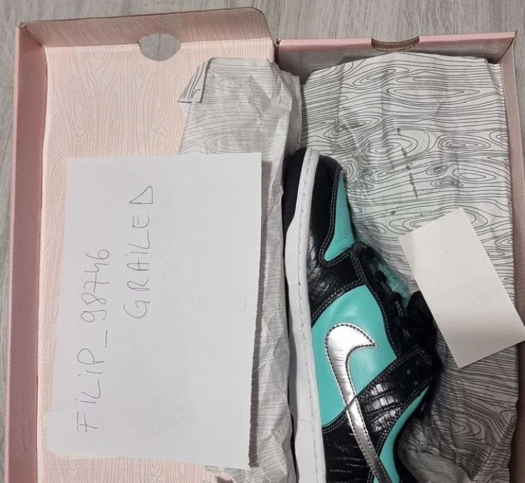 Nike Sb Dunk Low Diamond Supply Co Tiffany