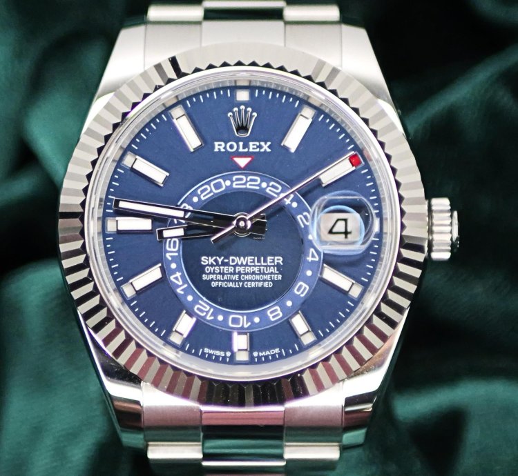 Rolex Sky-dweller Mint Complete Set Sky Dweller Sunray Blue Dial White Gold Steel Oyster 336934-0005