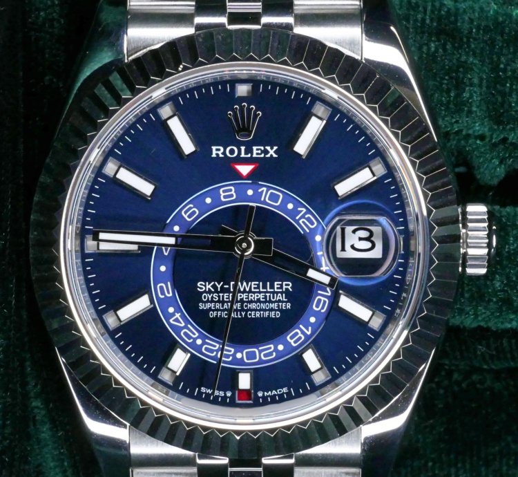 Rolex Sky-dweller Mint Complete Set Sky-dweller Blue Dial Jubilee 42mm Stainless Steel 336934