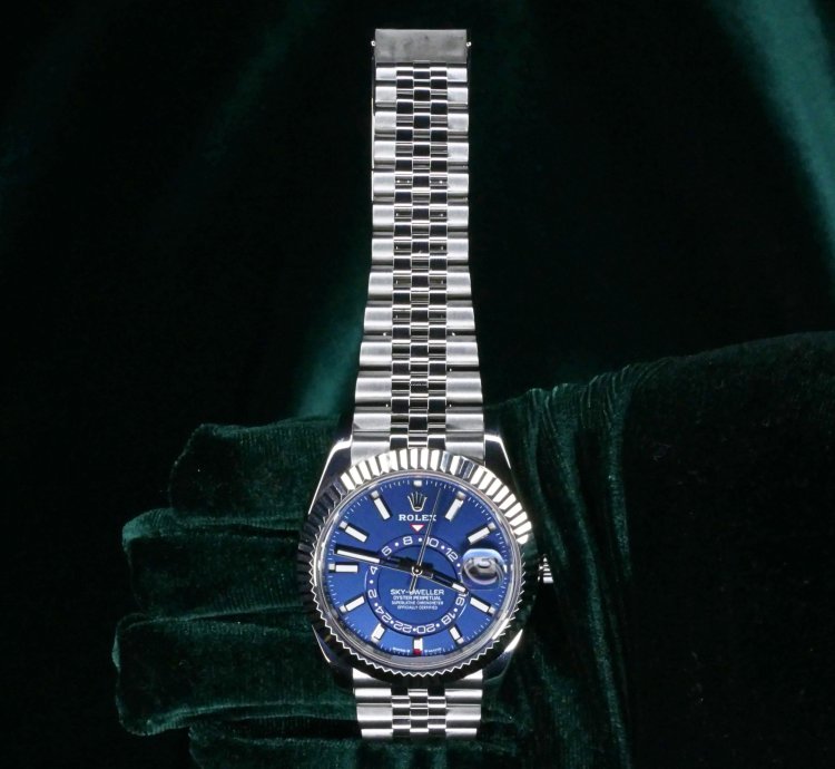 Rolex Sky-dweller Mint Complete Set Sky-dweller Blue Dial Jubilee 42mm Stainless Steel 336934